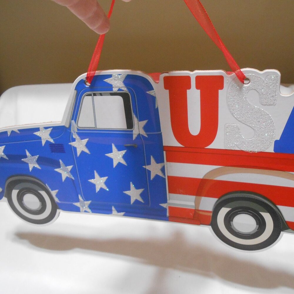 NEW WOODEN PARTICLE BOARD GLITTER TRUCK WALL HANGING SIGN 4TH OF JULY DECOR USA